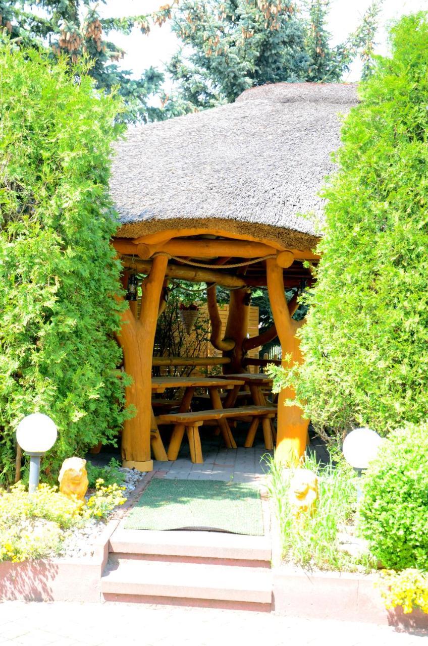 Noclegi I Restauracja Gracja Belchatow Exterior foto